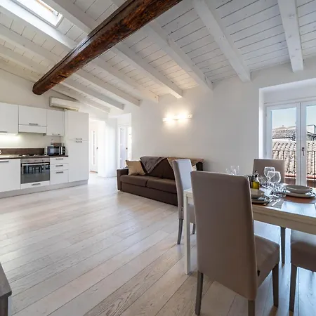 Casa Milu - Vicolo Satiro, Old Town Apartment *