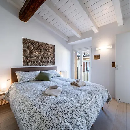 Casa Milu - Vicolo Satiro, Old Town Apartment Verona